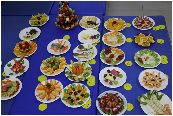 大手牵小手，亲子笑开颜