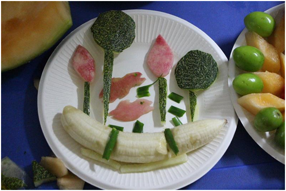 大手牵小手，亲子笑开颜