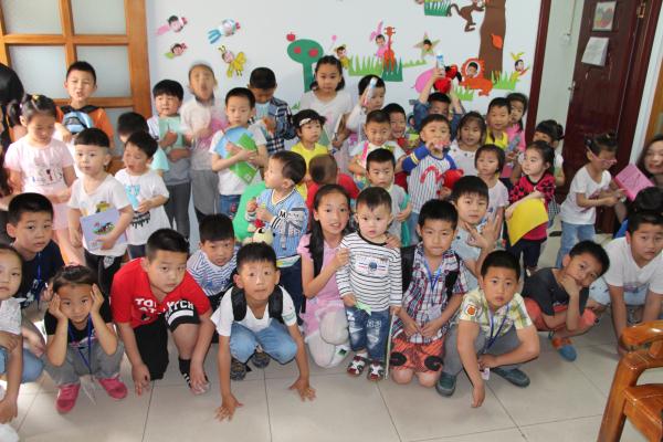 奉献点滴的关爱共享一样的蓝天