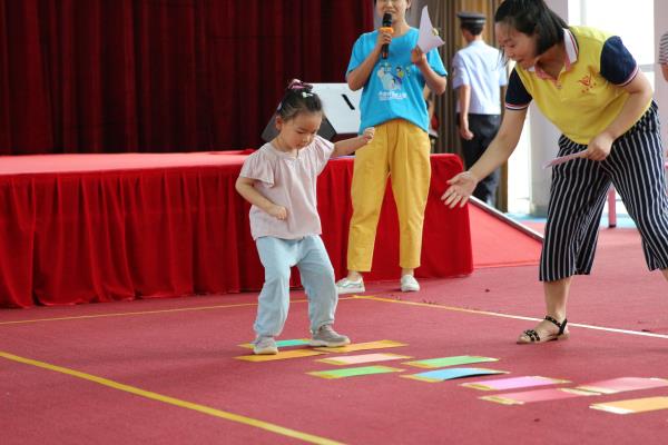启梦康复中心儿童代表参加特奥日运动会