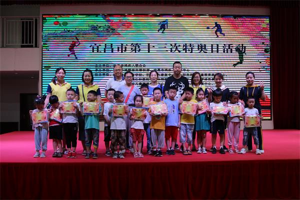 启梦康复中心儿童代表参加特奥日运动会