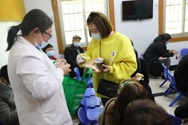 为听障儿童赠送助听器电池