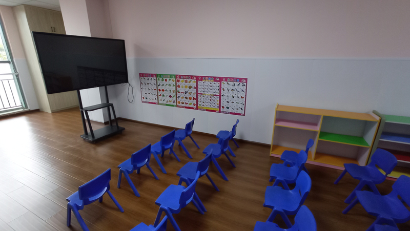 宽敞明亮的教室