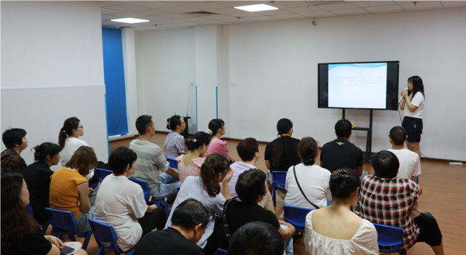 家校携手，共话成长